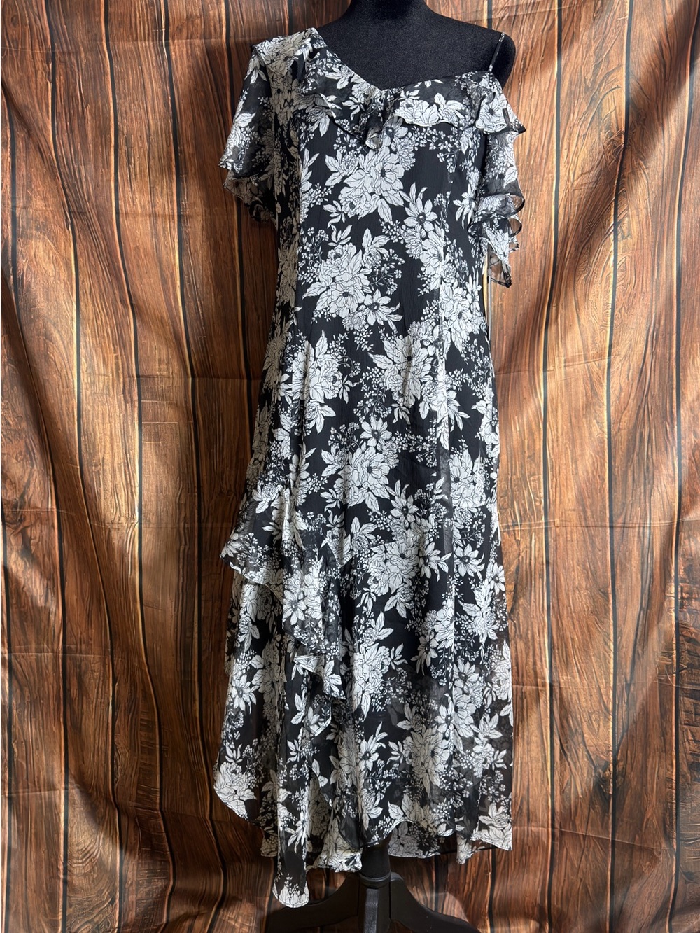 Vince Camuto NWT Floral Cold Shoulder Midi Dress Women's Size 12 Black White